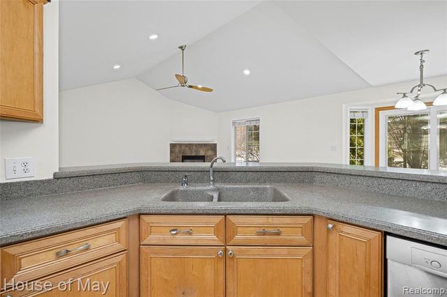 35260 Bradford Drive, New Baltimore, MI 48047