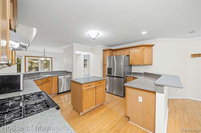 35260 Bradford Drive, New Baltimore, MI 48047