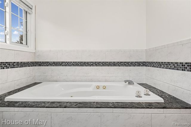 35260 Bradford Drive, New Baltimore, MI 48047