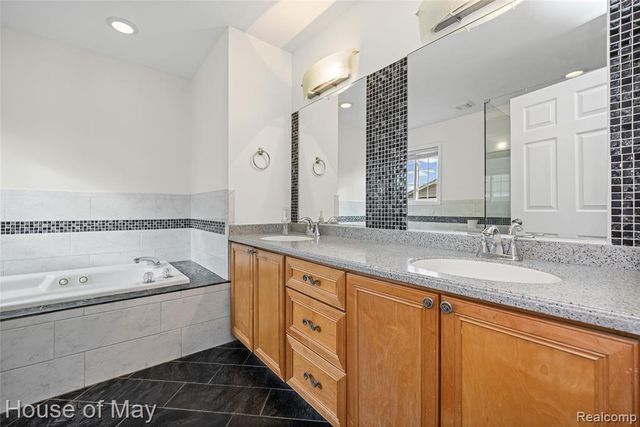 35260 Bradford Drive, New Baltimore, MI 48047