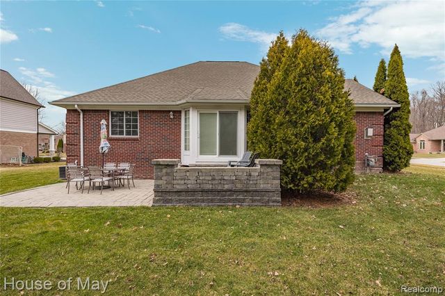 35260 Bradford Drive, New Baltimore, MI 48047