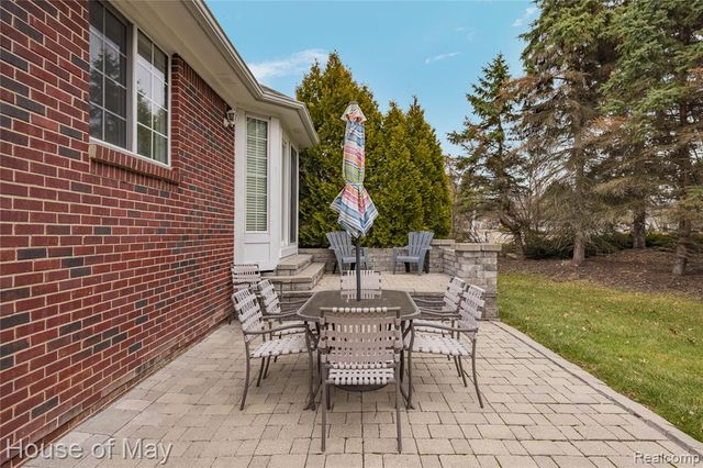 35260 Bradford Drive, New Baltimore, MI 48047