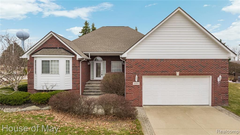 35260 Bradford Drive, New Baltimore, MI 48047