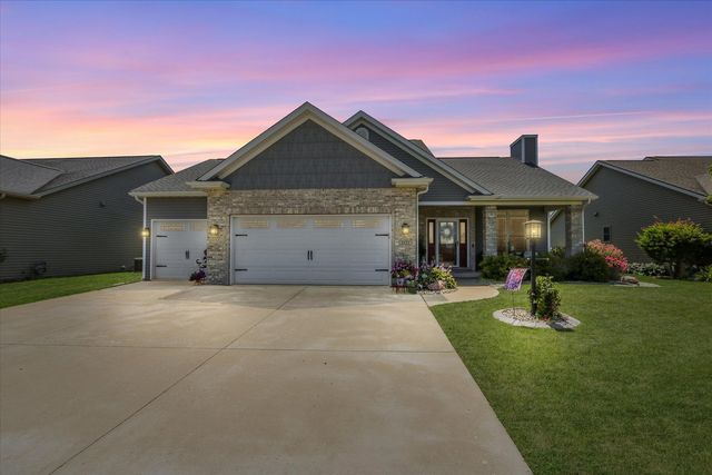 1121 Declaration Drive, Savoy, IL 61874