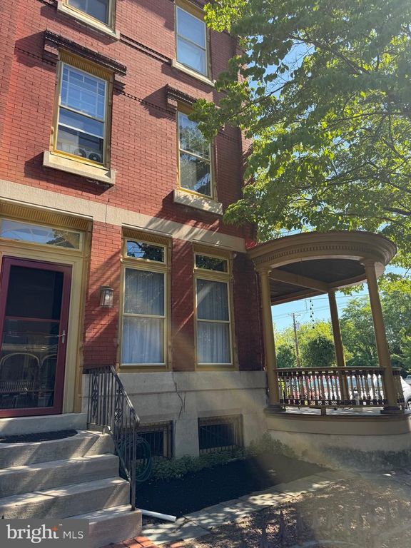 339 E UNION ST, Burlington, NJ 08016