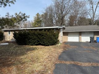 6915 Rink Drive, Genoa Township, MI 48114