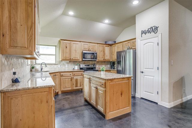 505 N Avenue E, Springtown, TX 76082