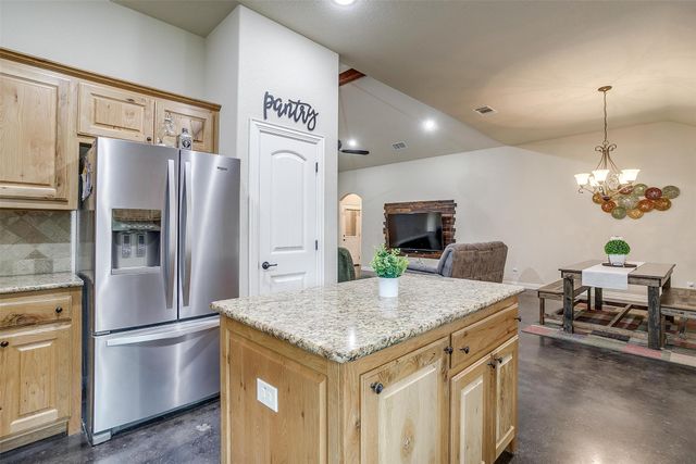 505 N Avenue E, Springtown, TX 76082