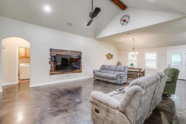 505 N Avenue E, Springtown, TX 76082