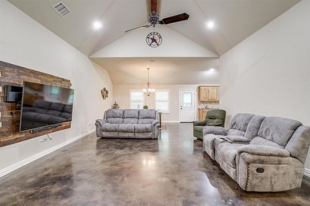 505 N Avenue E, Springtown, TX 76082