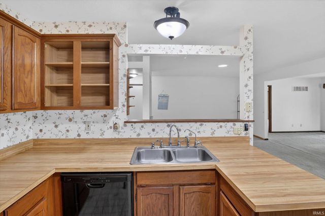 53575 Hyde Park Drive, Bristol, IN 46507