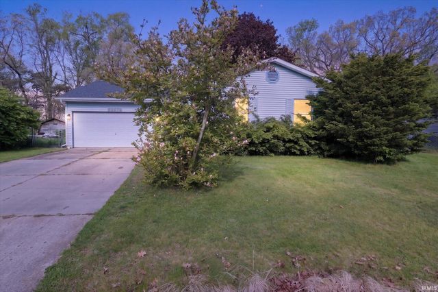 53575 Hyde Park Drive, Bristol, IN 46507