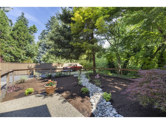 16591 Se CATLYN WOODS Dr, Milwaukie, OR 97267