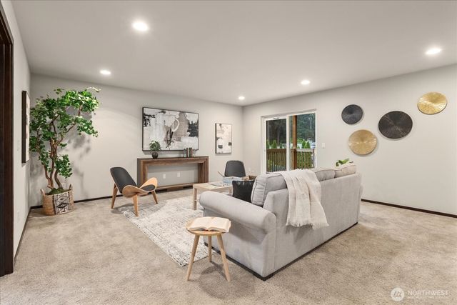 19827 Cypress Way Way, Lynnwood, WA 98036