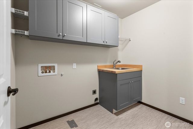 19827 Cypress Way Way, Lynnwood, WA 98036