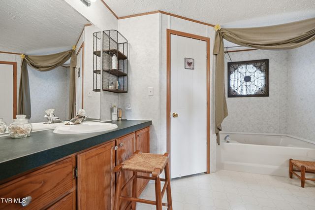 490 Courthouse Drive, Castlewood, VA 24224