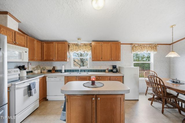 490 Courthouse Drive, Castlewood, VA 24224