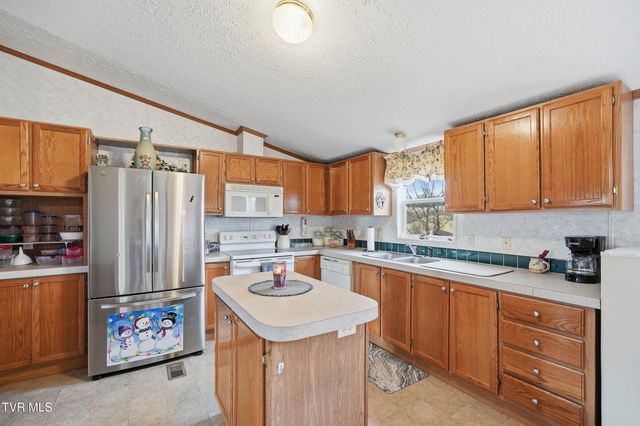 490 Courthouse Drive, Castlewood, VA 24224