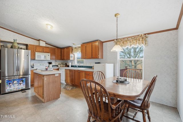 490 Courthouse Drive, Castlewood, VA 24224