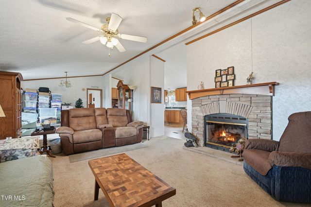 490 Courthouse Drive, Castlewood, VA 24224