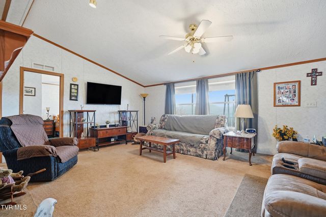 490 Courthouse Drive, Castlewood, VA 24224