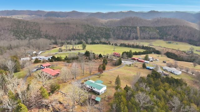 490 Courthouse Drive, Castlewood, VA 24224