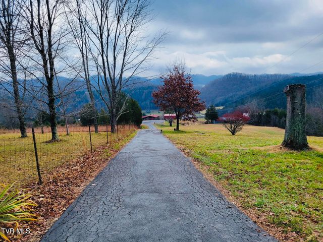 490 Courthouse Drive, Castlewood, VA 24224