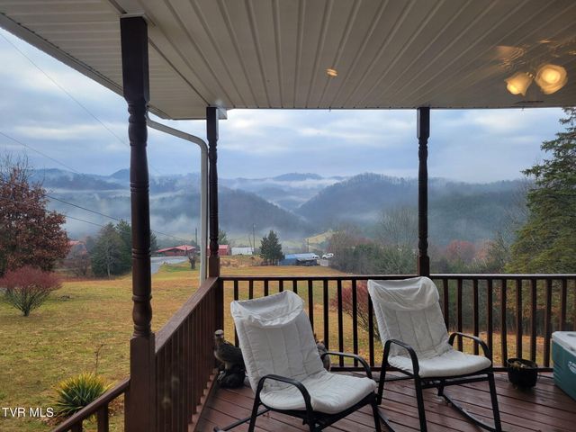 490 Courthouse Drive, Castlewood, VA 24224