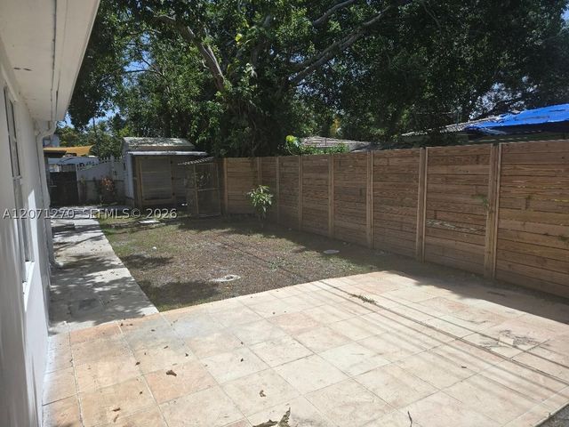 18360 NE 22nd Ave, North Miami Beach, FL 33160
