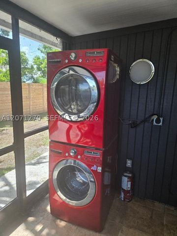 18360 NE 22nd Ave, North Miami Beach, FL 33160