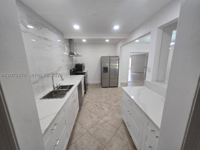 18360 NE 22nd Ave, North Miami Beach, FL 33160