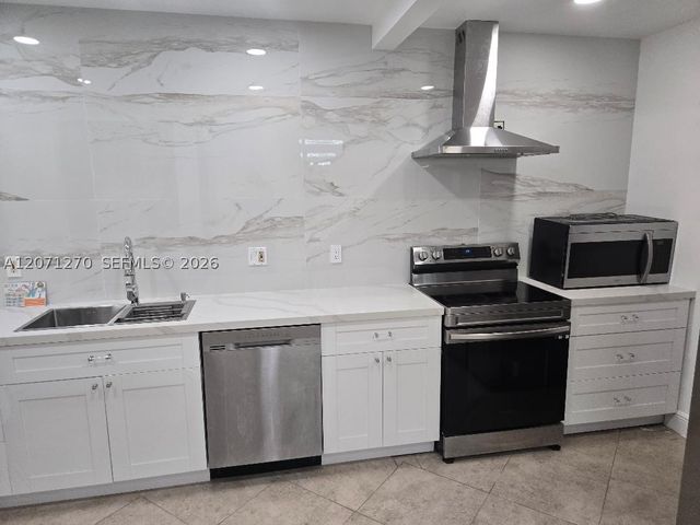 18360 NE 22nd Ave, North Miami Beach, FL 33160