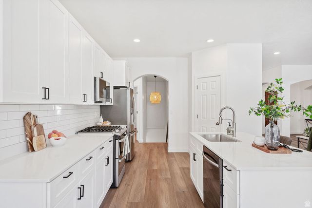 9226 N MOUNT AIREY DR, Eagle Mountain, UT 84005