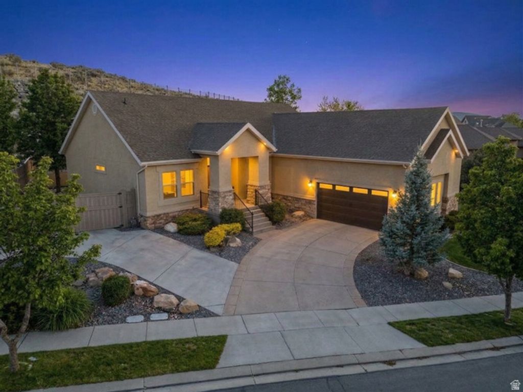 9226 N MOUNT AIREY DR, Eagle Mountain, UT 84005