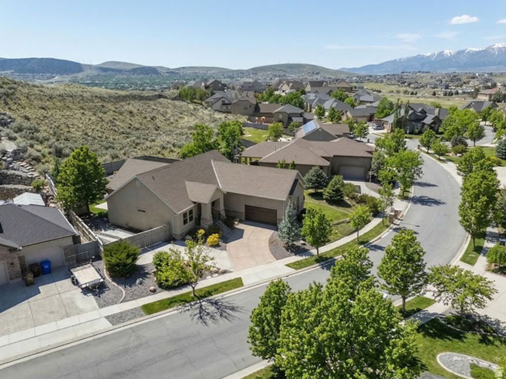 Image 60 of property listing at 9226 N MOUNT AIREY DR, Eagle Mountain, UT 84005