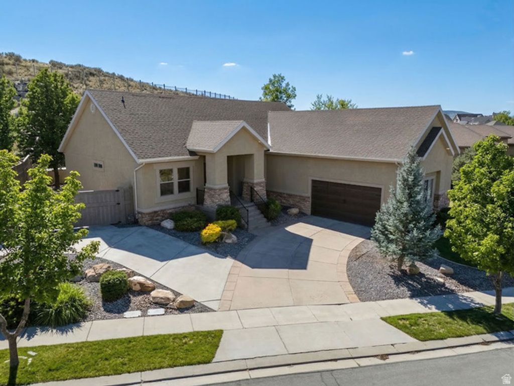 Image 61 of property listing at 9226 N MOUNT AIREY DR, Eagle Mountain, UT 84005