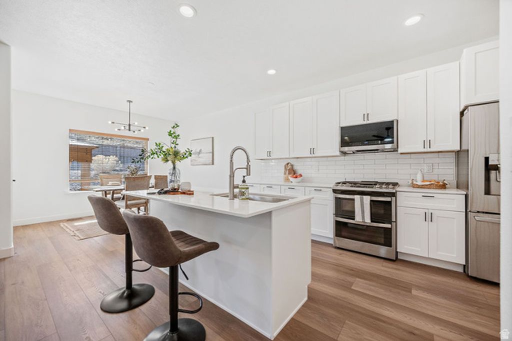 Image 10 of property listing at 9226 N MOUNT AIREY DR, Eagle Mountain, UT 84005