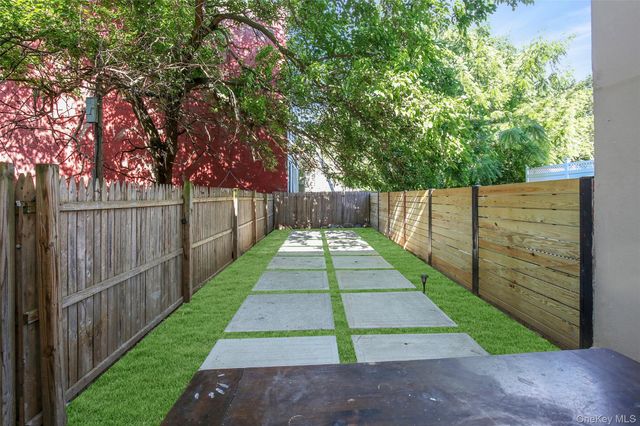 221 Howard Avenue 1R, Brooklyn, NY 11233