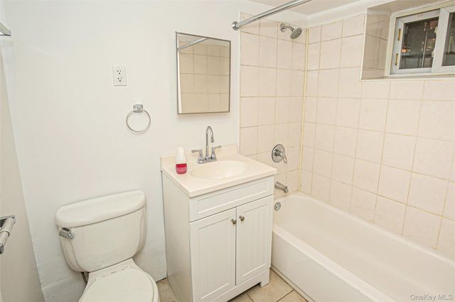 221 Howard Avenue 1R, Brooklyn, NY 11233