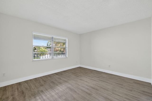 2513 S 17th Street 206, Fort Pierce, FL 34982