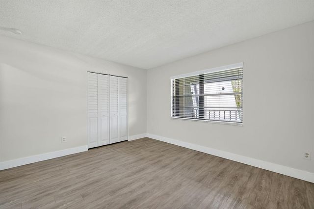 2513 S 17th Street 206, Fort Pierce, FL 34982