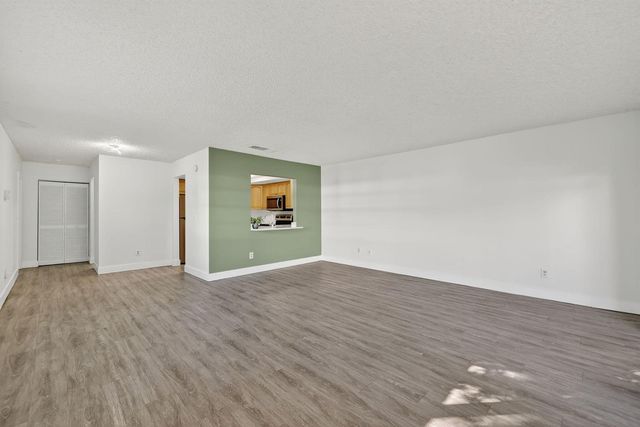 2513 S 17th Street 206, Fort Pierce, FL 34982