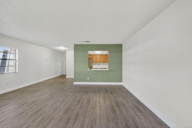 2513 S 17th Street 206, Fort Pierce, FL 34982