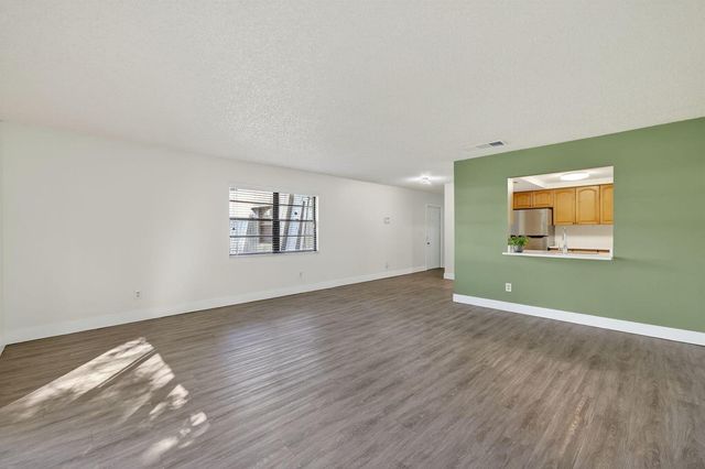 2513 S 17th Street 206, Fort Pierce, FL 34982