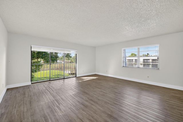 2513 S 17th Street 206, Fort Pierce, FL 34982