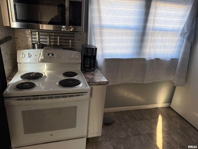 2324 S 8TH Street, Springfield, IL 62703