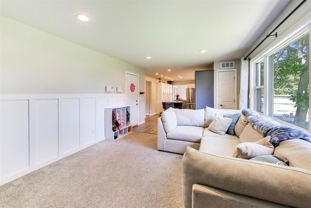 4015 Silver Oaks Drive, Saint Joseph, MI 49085