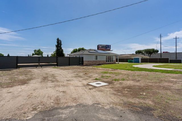 5958 E Lathrop Rd, Manteca, CA 95336