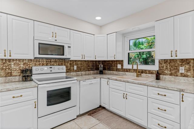 115 CANAL AVENUE 3, Indian Rocks Beach, FL 33785