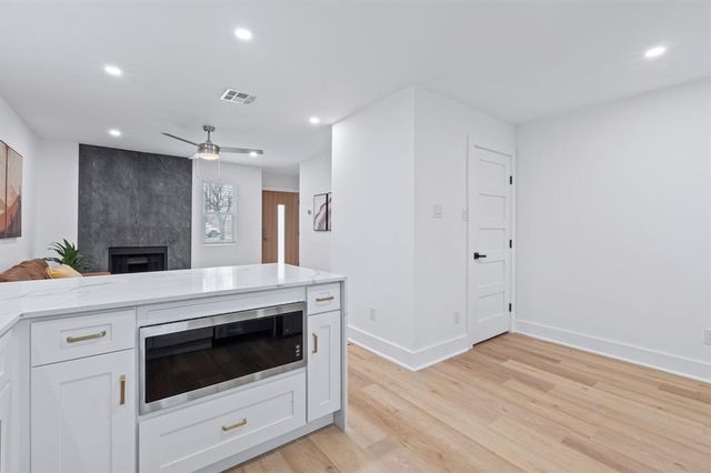 2706 Wheless LN Bldg 4, Austin, TX 78723